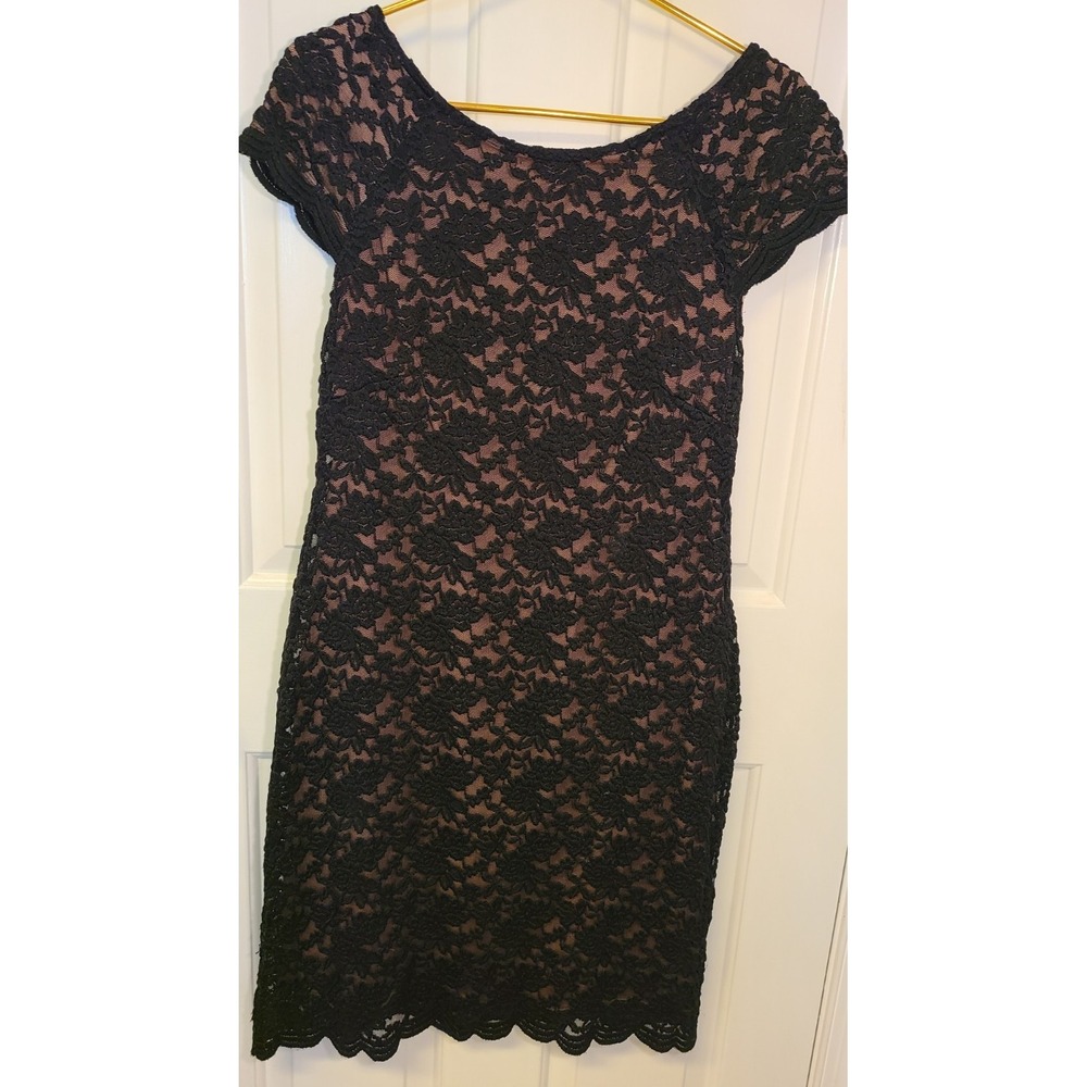 Dressbarn db Lace Sheath Dress Woman Sz 12 Black Tan Excellent Cap Sleeve Gothy - Picture 11 of 12
